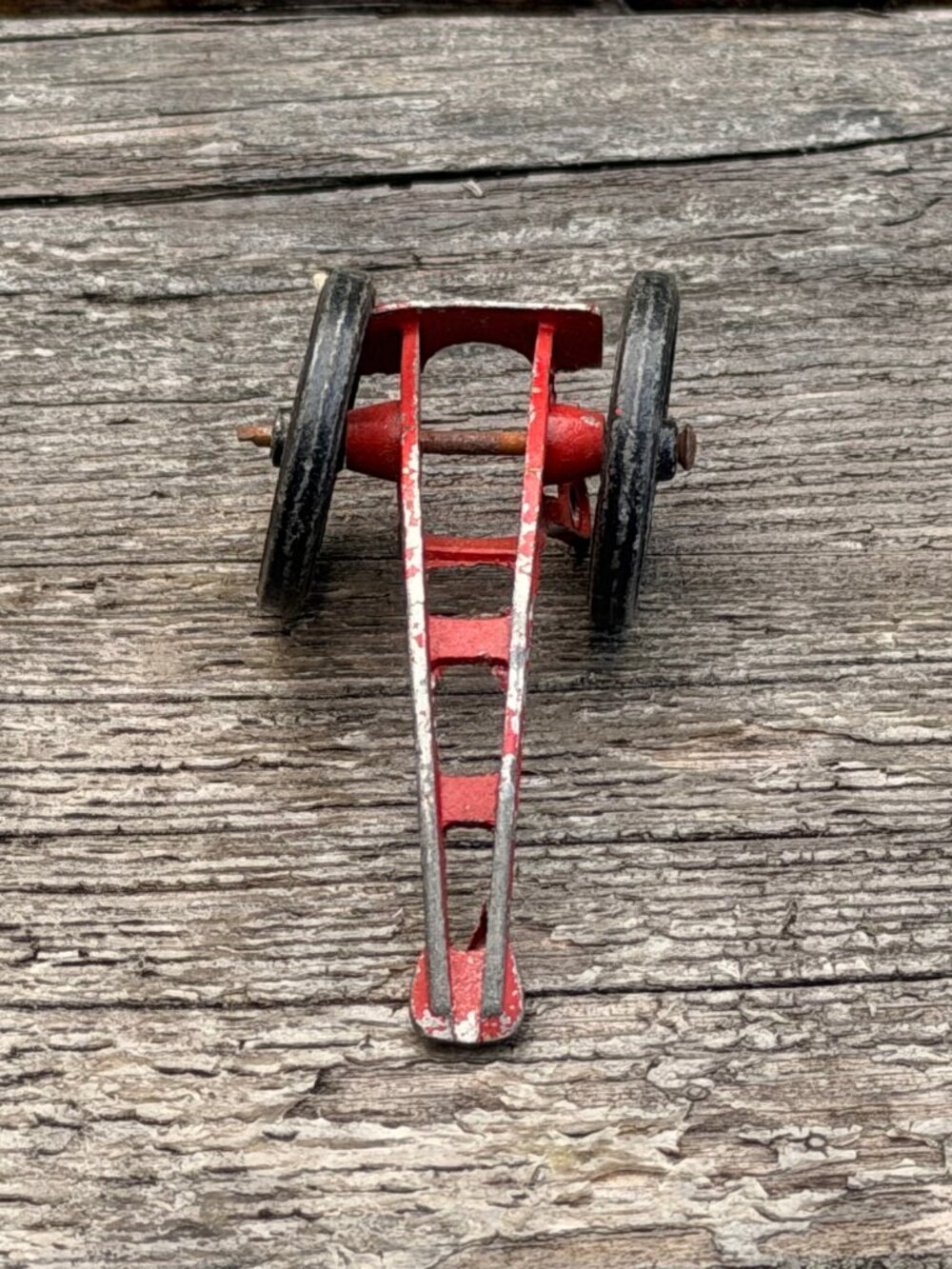 Vintage Diecast Metal Caisson Miniature Toy Artillery Cannon Holder Wartime Red - Picture 2 of 6